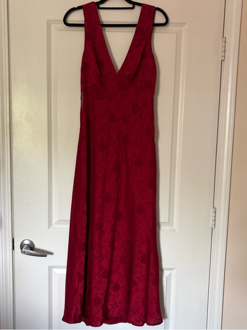 Elegant Red V-Neck Maxi Dress